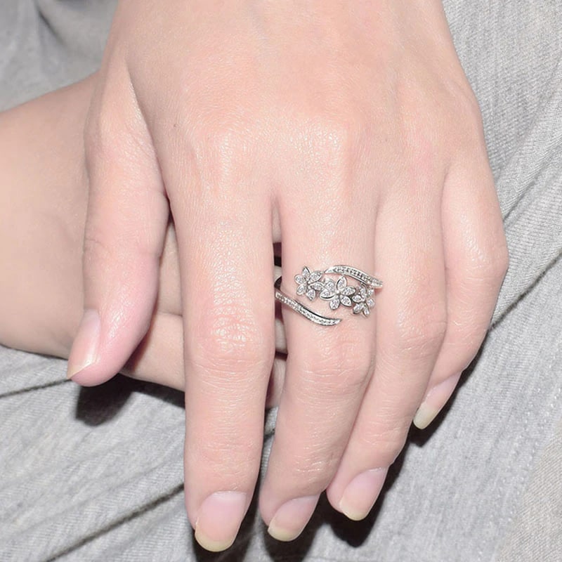 Anillo Tres Flores con Circones Plateado - Imagen 2