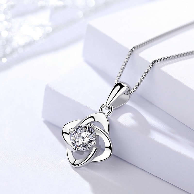 Collar Colgante Flor Blanca Plateada - Imagen 3