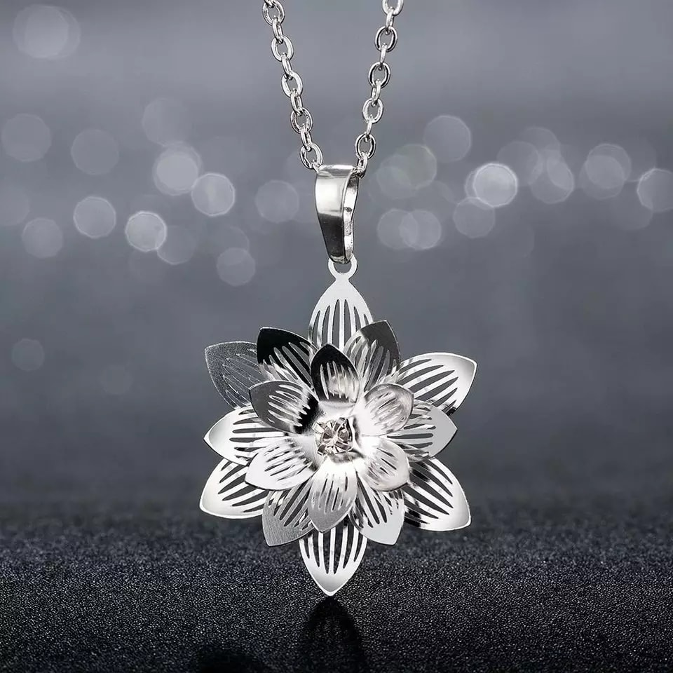 Collar Colgante Flor de Loto Plateado - Imagen 4