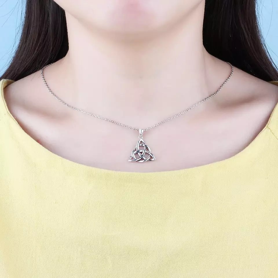 Collar Simbolo Triqueta Celta Plateado - Imagen 4