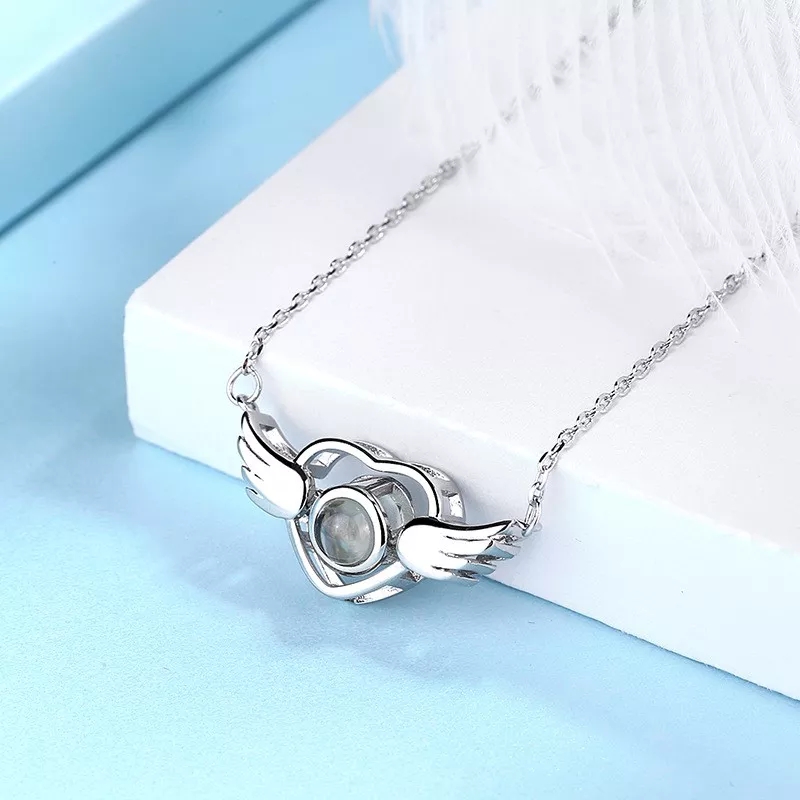 Collar Corazon Alas Te Amo en 100 Idiomas Plateado - Imagen 3