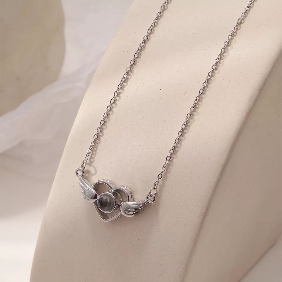 Collar Corazon Alas Te Amo en 100 Idiomas Plateado - Imagen 4