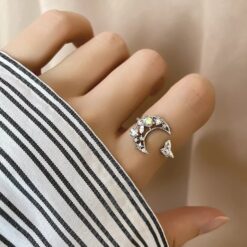 Alternative view of Anillo Forma de Luna y Gato Plateado