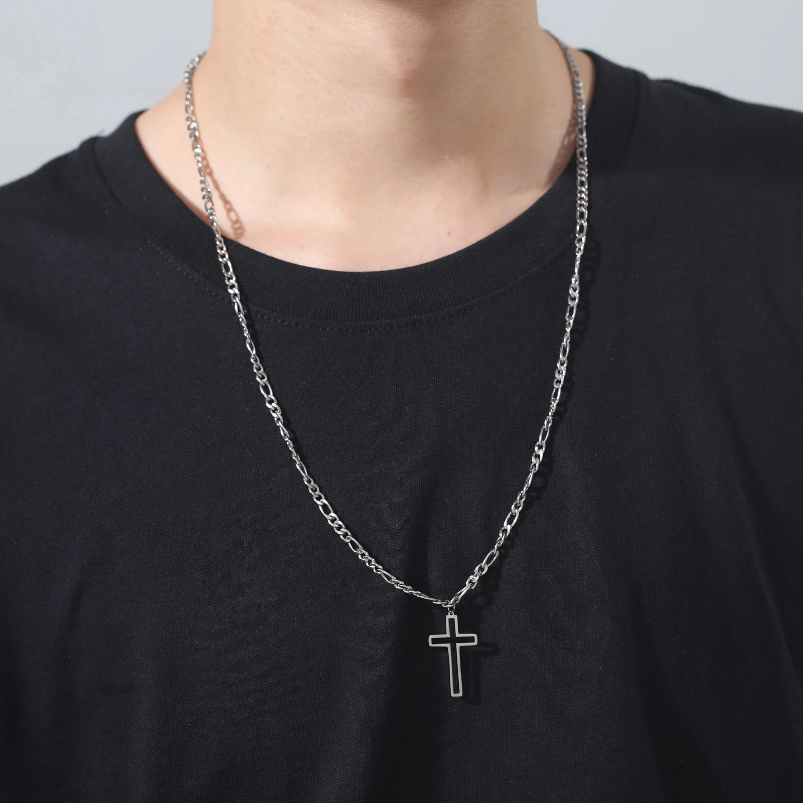 Colgante Collar Cruz Biselada Fígaro Acero Plateado - Imagen 4
