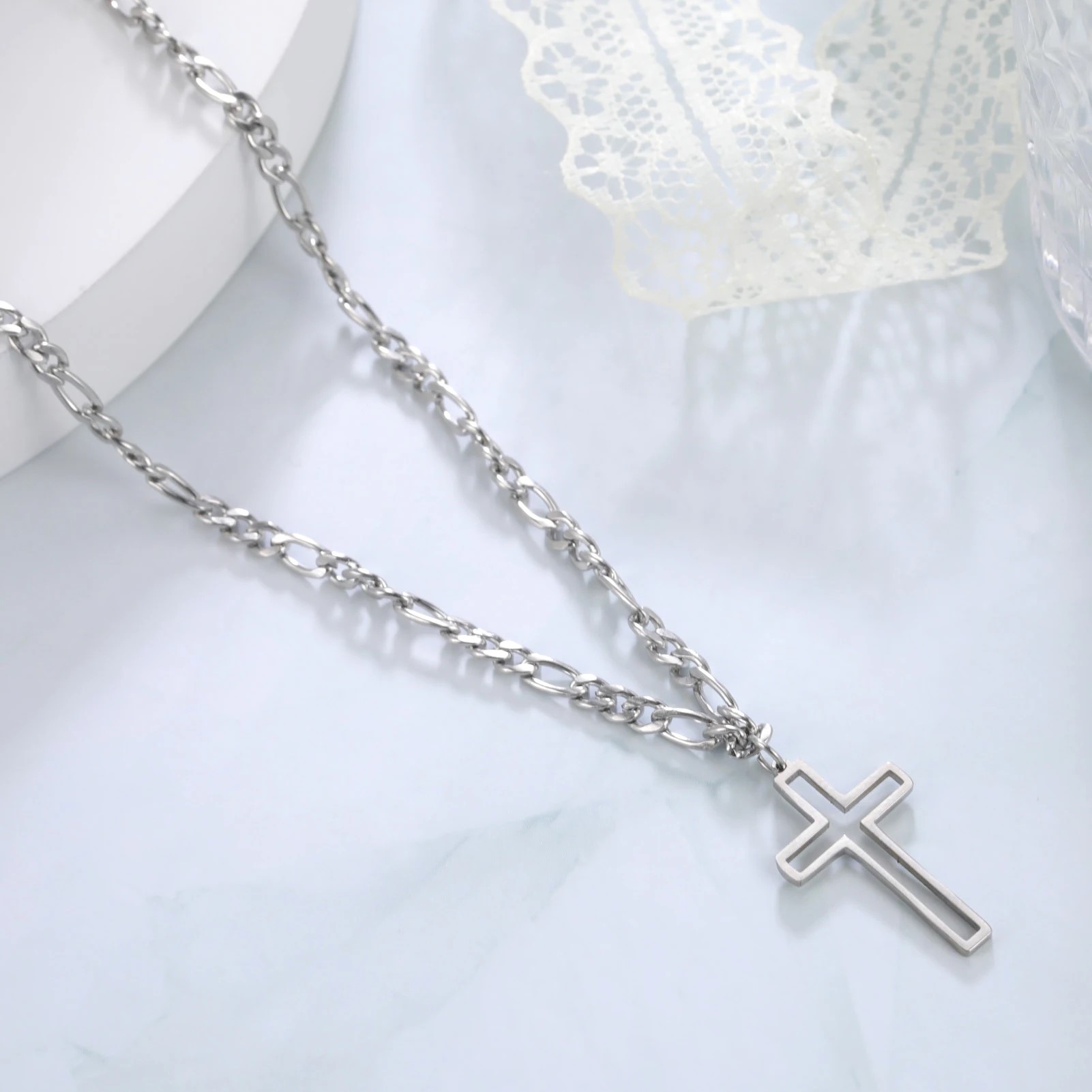 Colgante Collar Cruz Biselada Fígaro Acero Plateado - Imagen 2