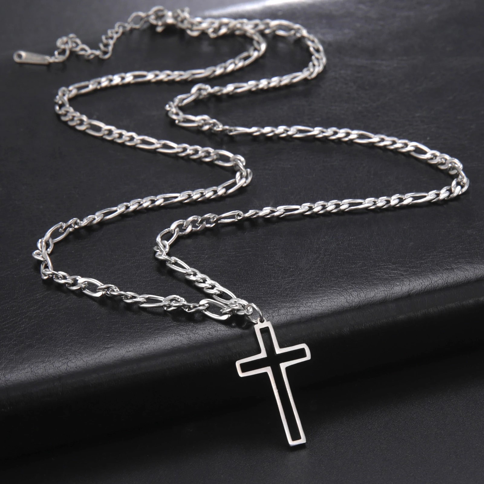 Colgante Collar Cruz Biselada Fígaro Acero Plateado - Imagen 6