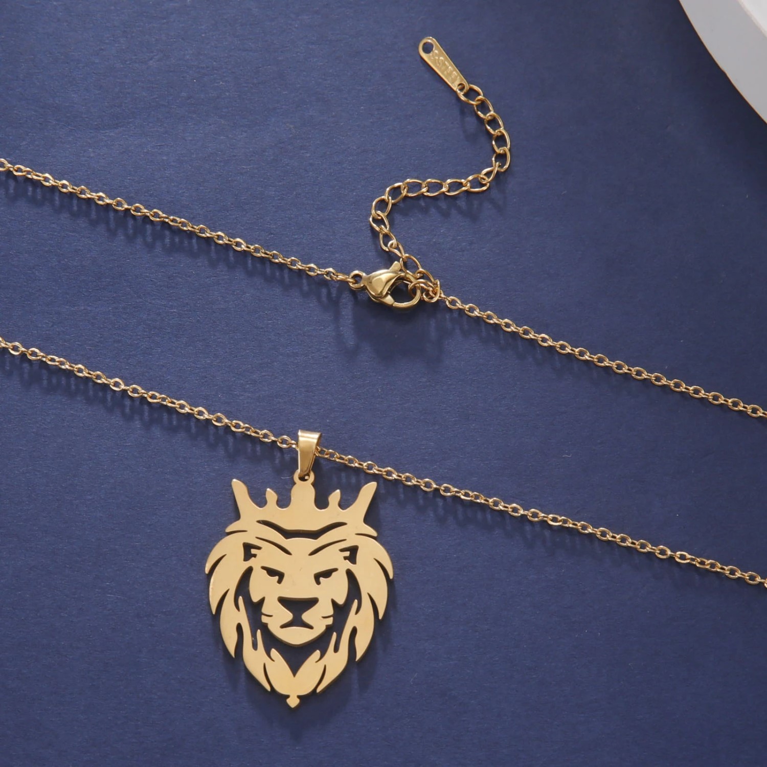 Collar Cabeza Leon Corona King Acero Dorado - Imagen 5
