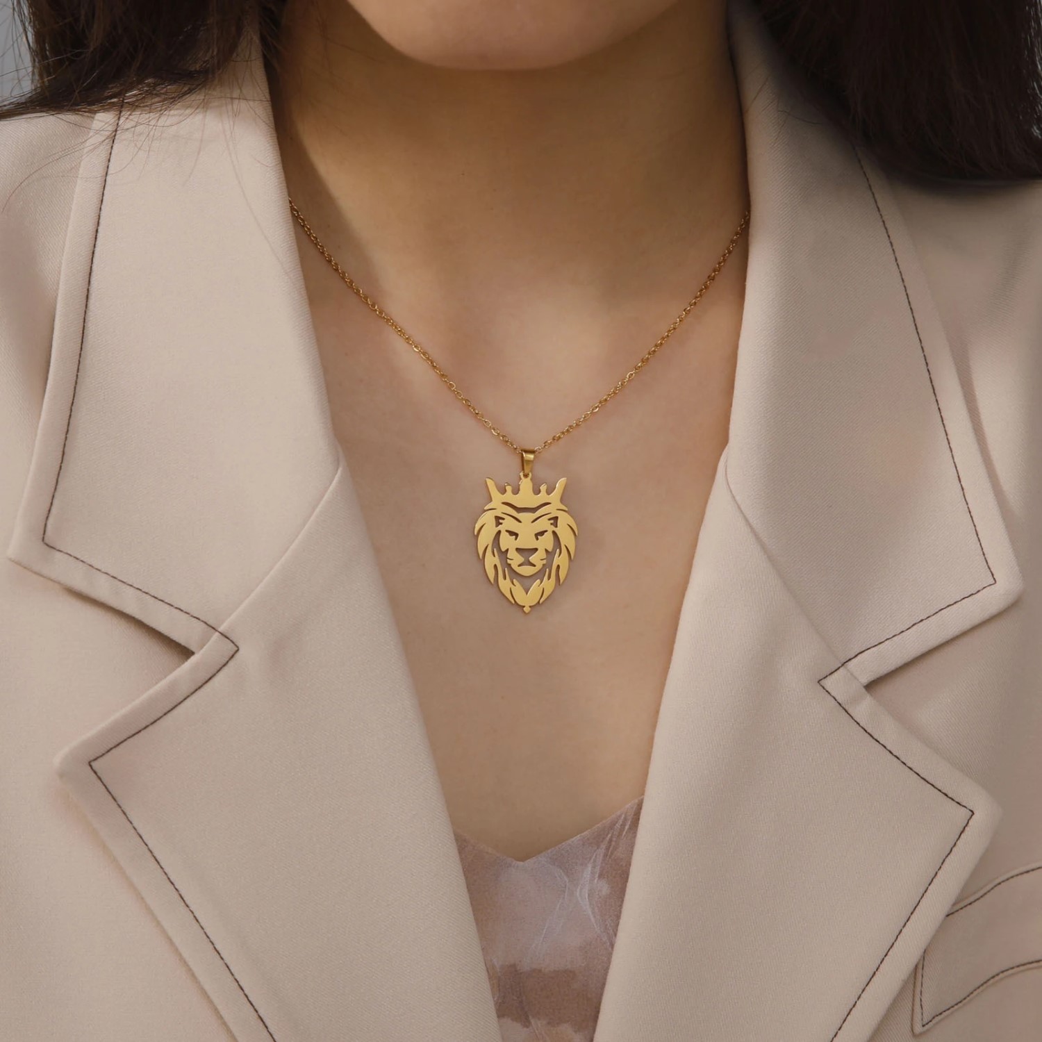 Collar Cabeza Leon Corona King Acero Dorado - Imagen 3