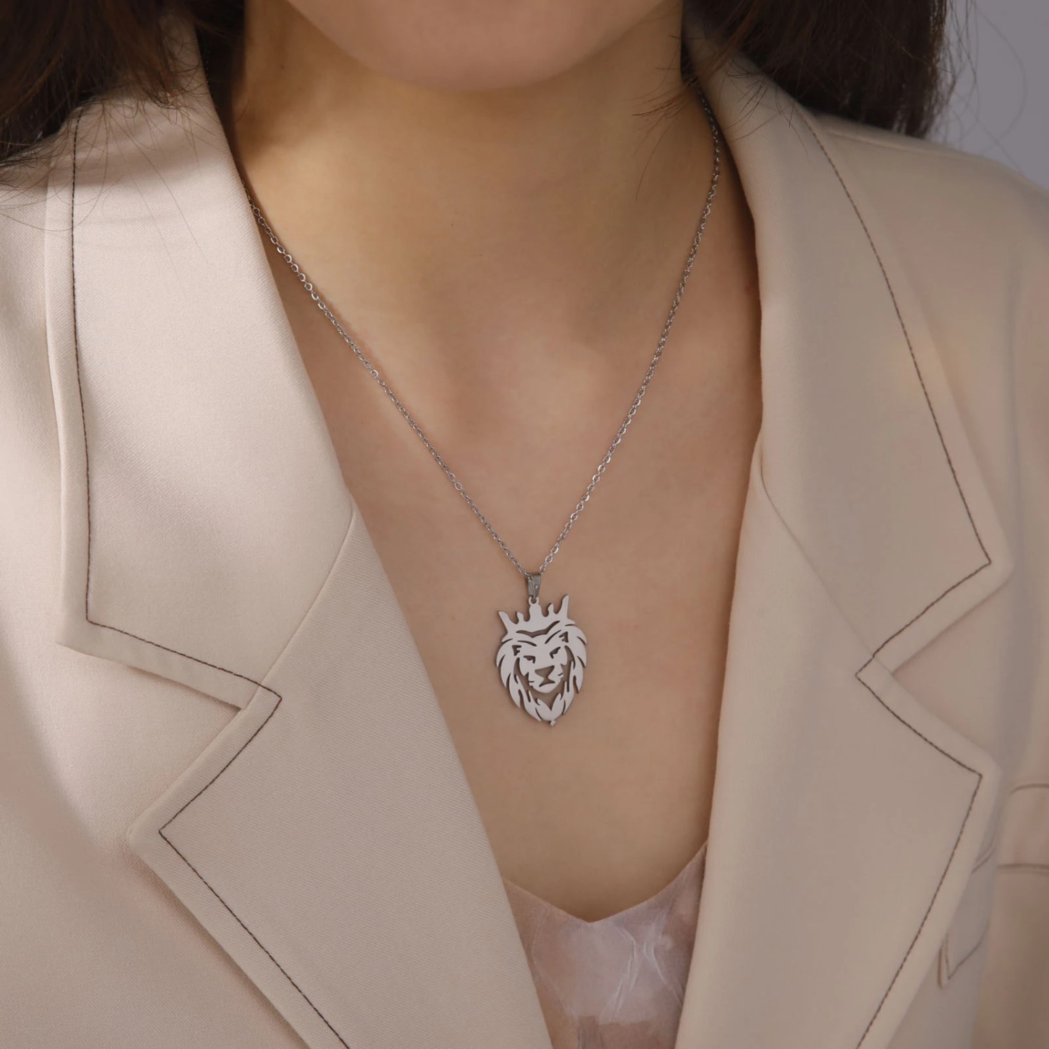 Collar Cabeza Leon Corona King Acero Plateado - Imagen 3