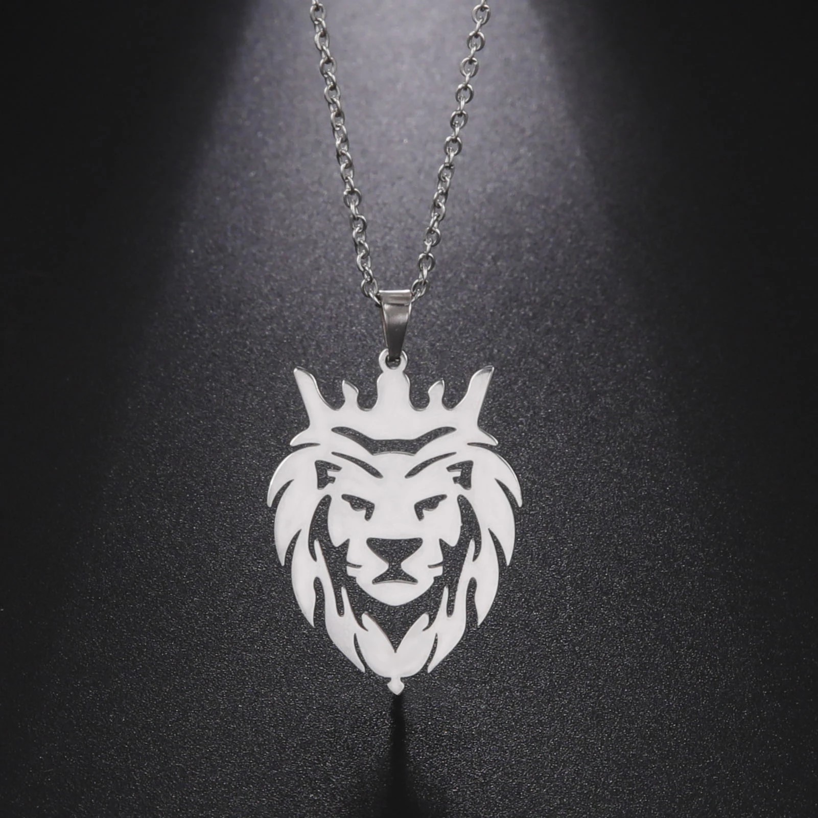 Collar Cabeza Leon Corona King Acero Plateado - Imagen 4