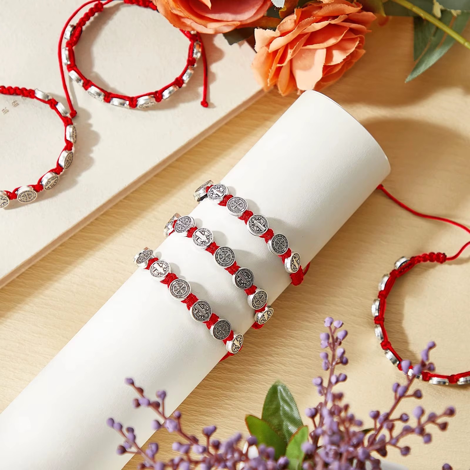 Pulsera Hilo Rojo San Benito Protector 10 Medallas MD1127